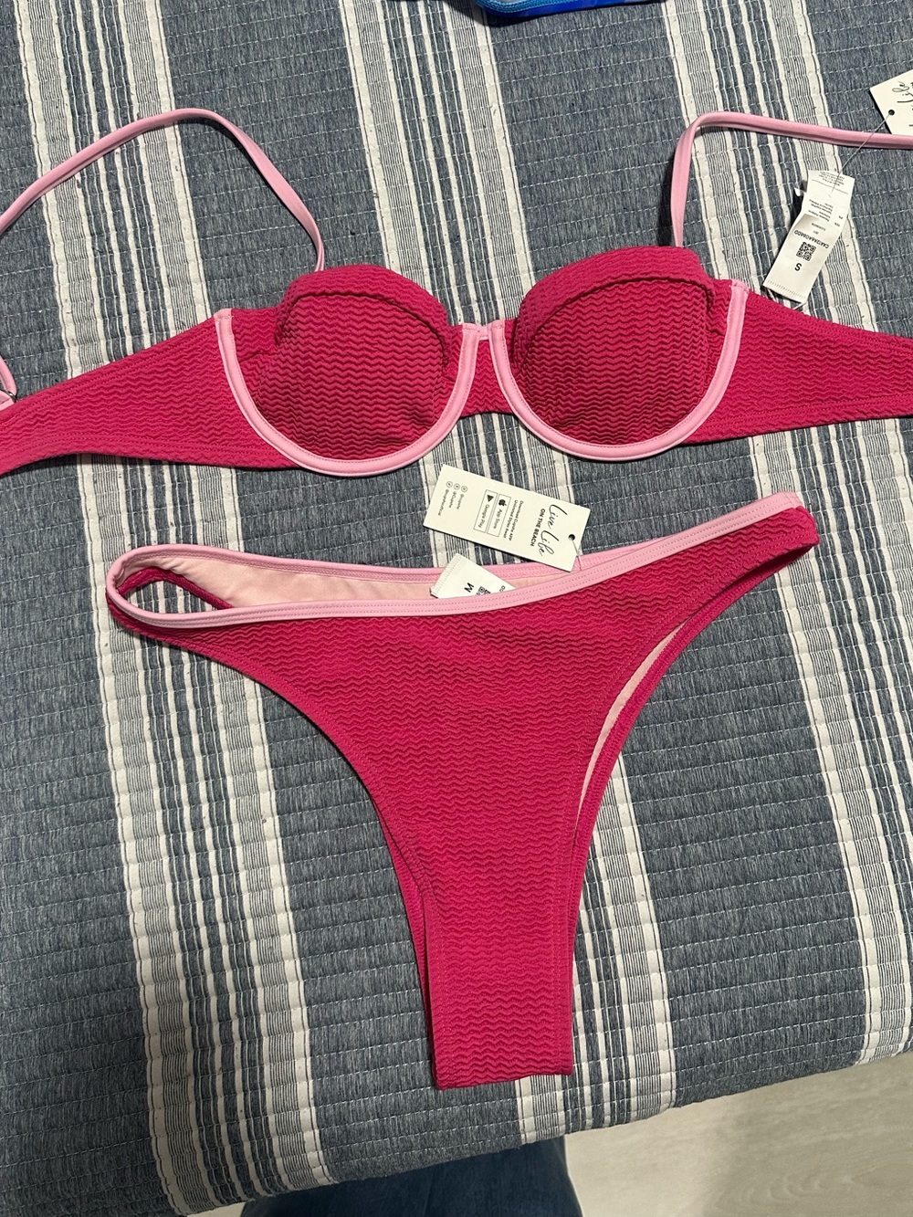 Cupshe Hot Pink Textured Underwire Bikini Set with Light Pink Trim